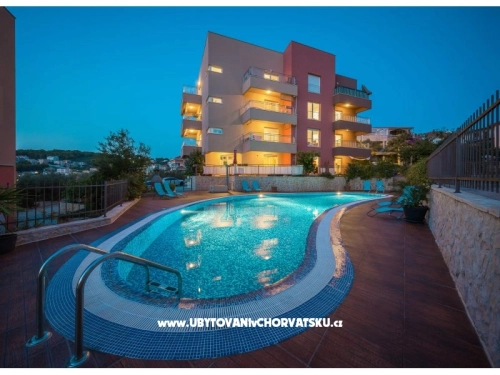 LAURA, 110 m2 pool, 100 m to beach - Trogir